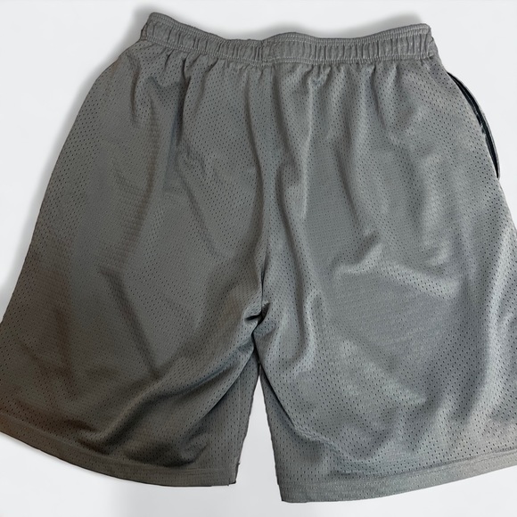 Reebok Size M Mens Athletic Basketball Training Shorts Pockets Drawstring Gray - Picture 2 of 8